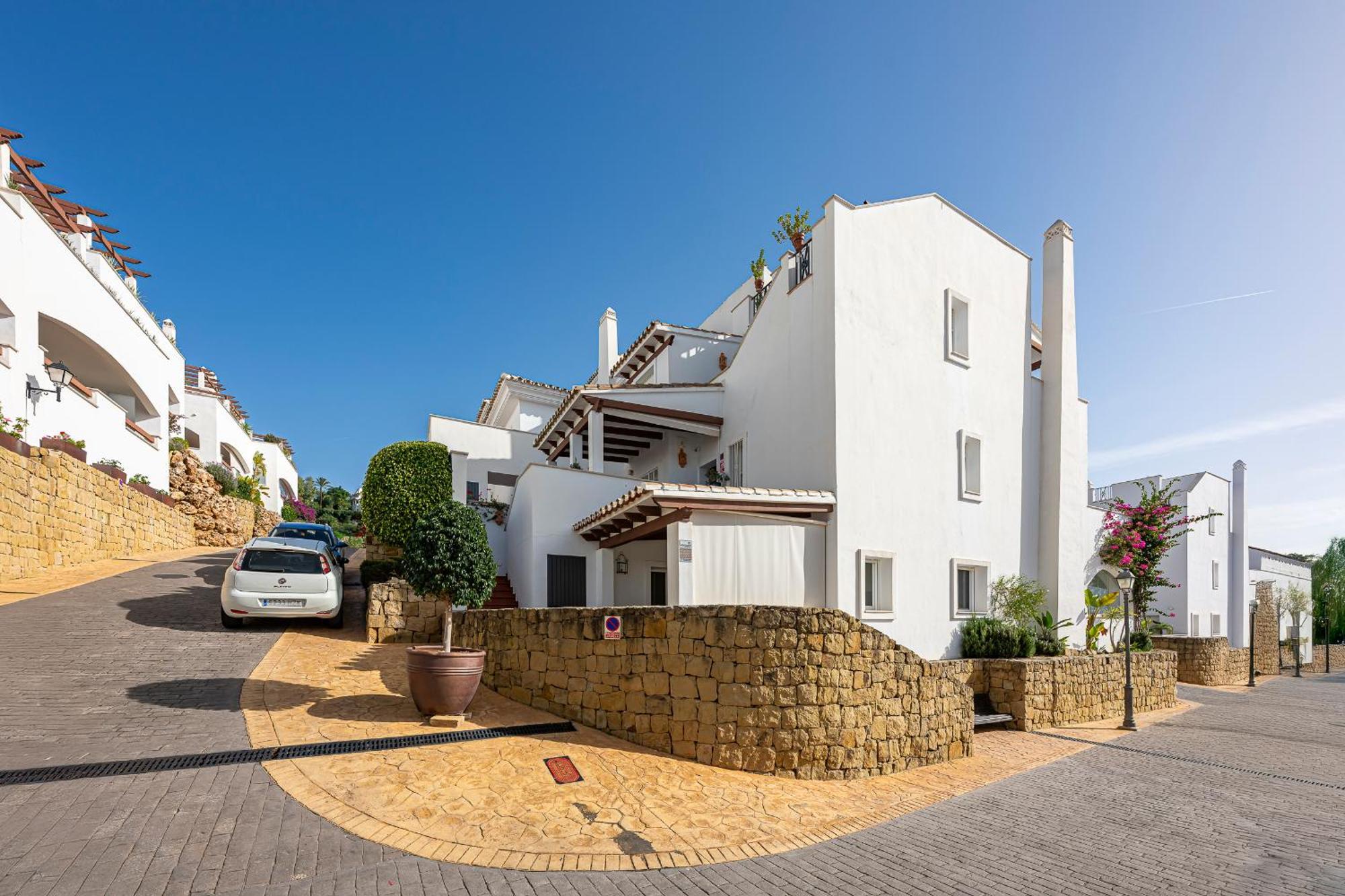 Aloha Royal Marbella, 2br Wonderful In Nueva Andalucia Apartment *